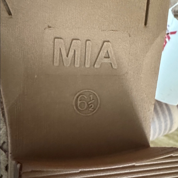 MIA - Picture 5 of 7